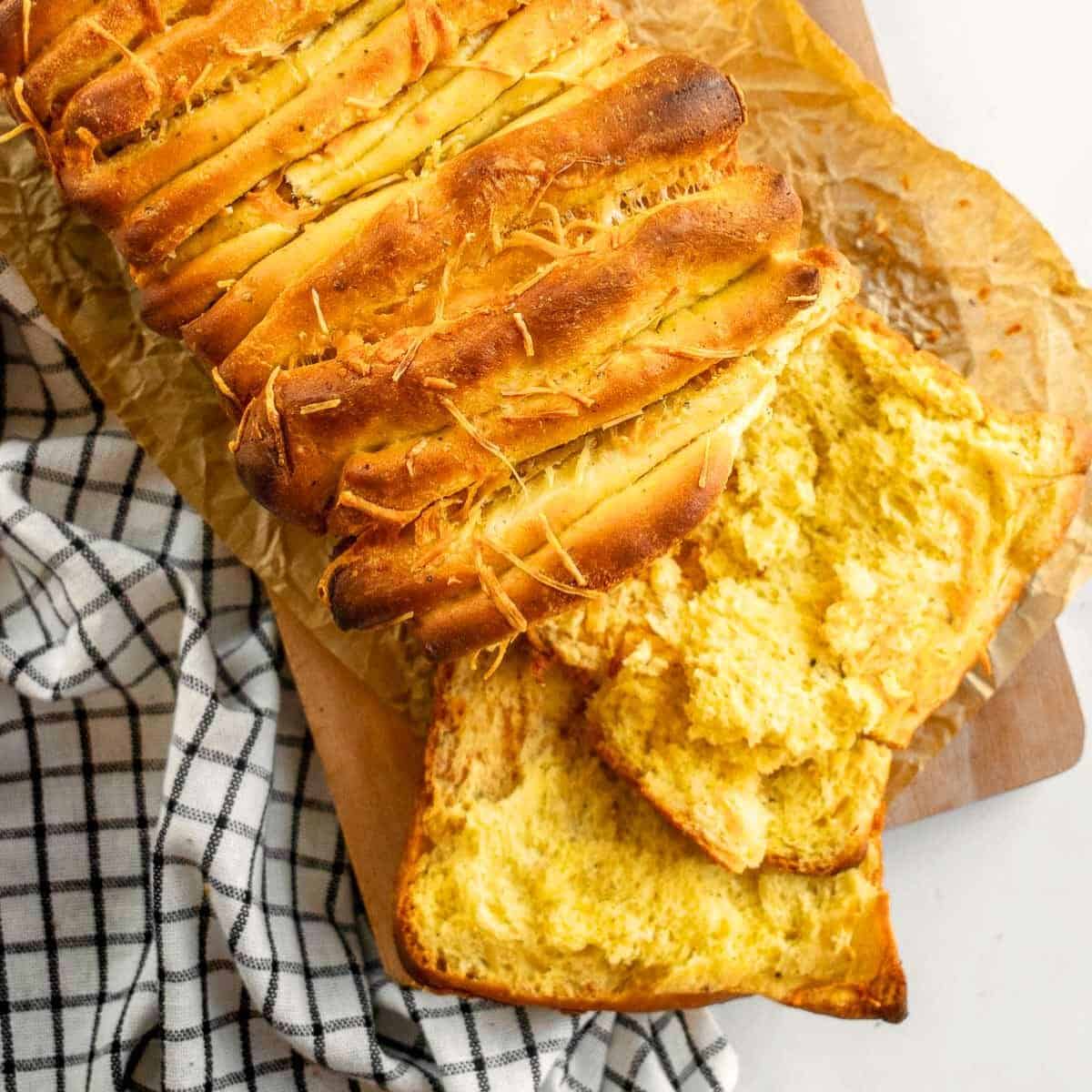 Easy Cheesy Pull Apart Bread: Your 10-Minute Prep Recipe